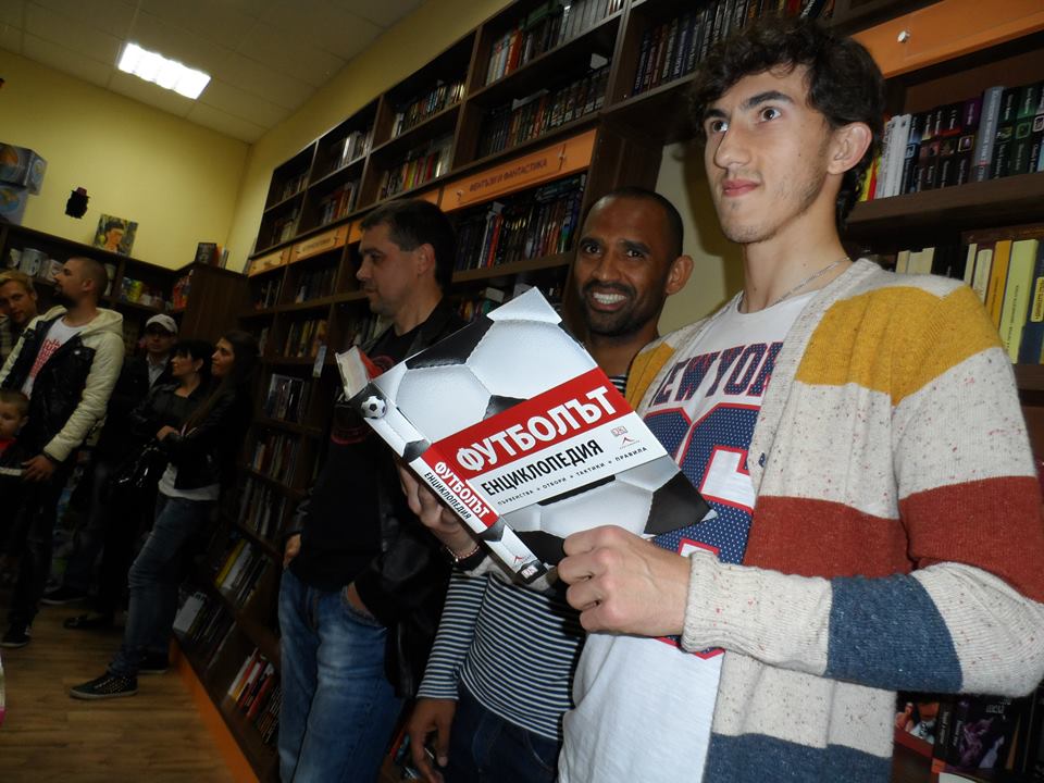 Среща-разговор с Роси Михова за новата ѝ книга "ТРИМА НАСАМЕ. Задочни разговори с Макс Фриш"