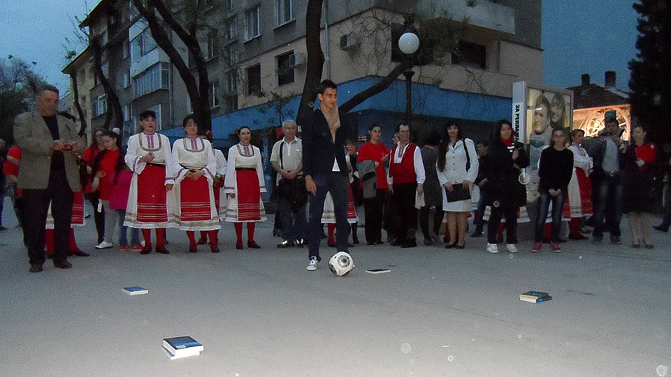 Среща-разговор с Роси Михова за новата ѝ книга "ТРИМА НАСАМЕ. Задочни разговори с Макс Фриш"