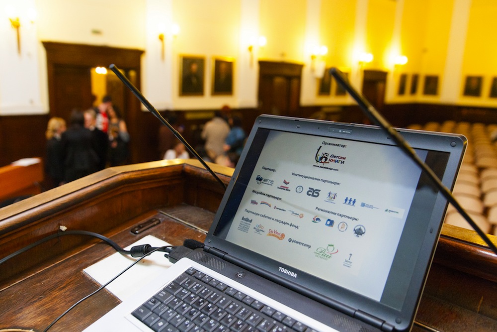 Среща-разговор с Роси Михова за новата ѝ книга "ТРИМА НАСАМЕ. Задочни разговори с Макс Фриш"