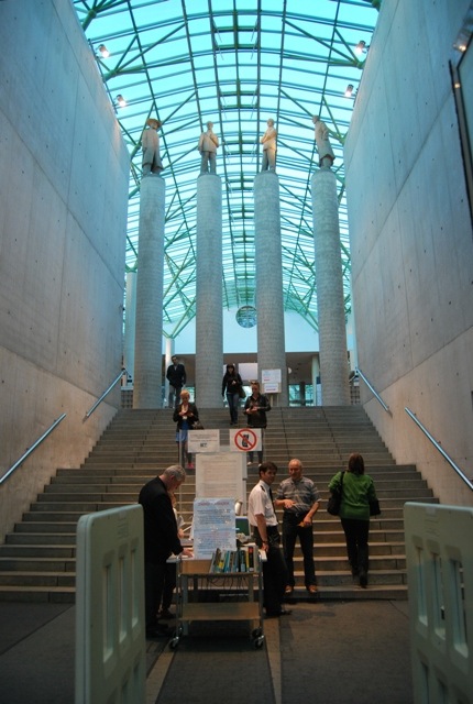 Среща-разговор с Роси Михова за новата ѝ книга "ТРИМА НАСАМЕ. Задочни разговори с Макс Фриш"