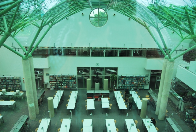 Среща-разговор с Роси Михова за новата ѝ книга "ТРИМА НАСАМЕ. Задочни разговори с Макс Фриш"