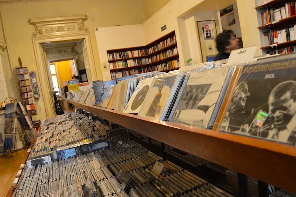 Среща-разговор с Роси Михова за новата ѝ книга "ТРИМА НАСАМЕ. Задочни разговори с Макс Фриш"