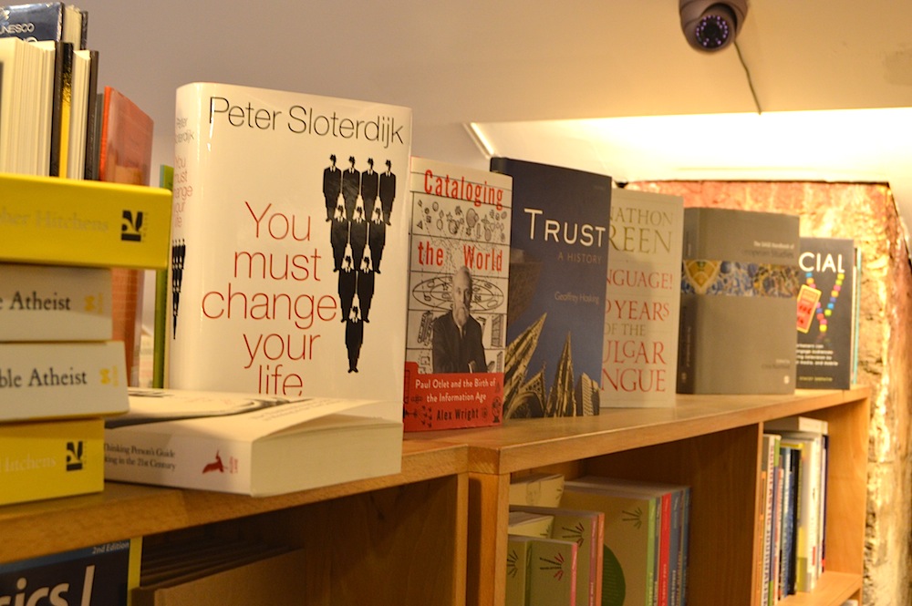 Среща-разговор с Роси Михова за новата ѝ книга "ТРИМА НАСАМЕ. Задочни разговори с Макс Фриш"