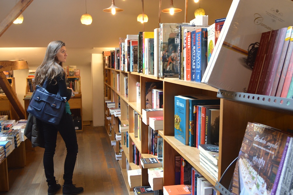 Среща-разговор с Роси Михова за новата ѝ книга "ТРИМА НАСАМЕ. Задочни разговори с Макс Фриш"