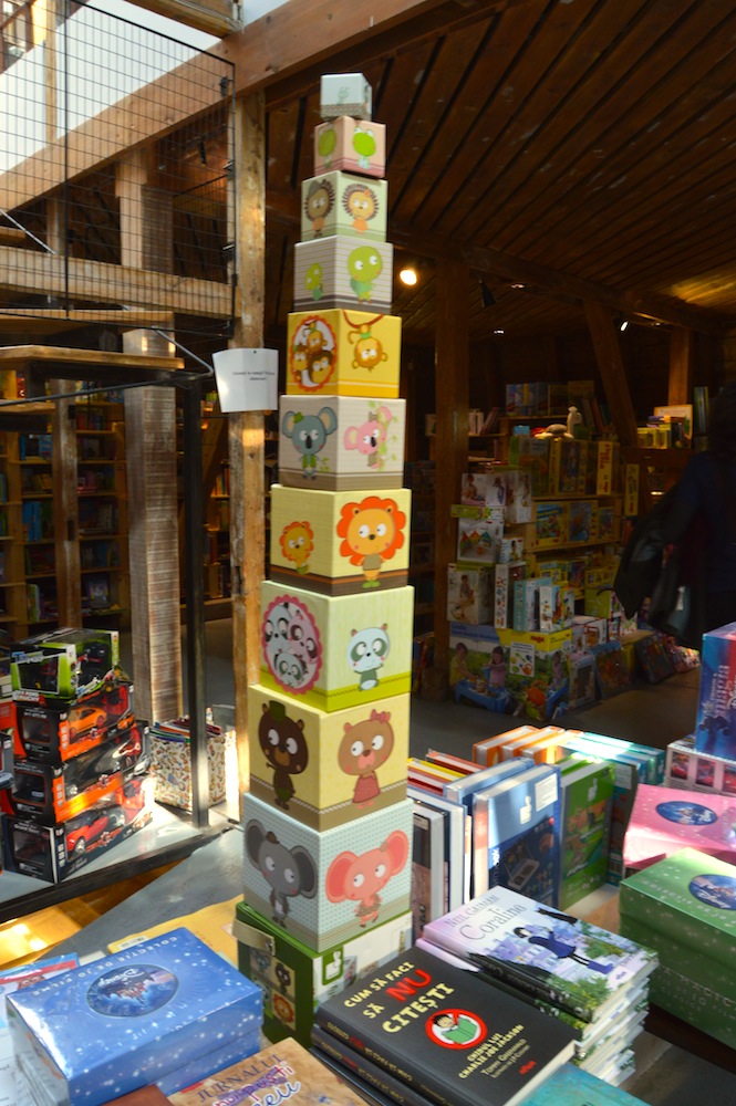 Среща-разговор с Роси Михова за новата ѝ книга "ТРИМА НАСАМЕ. Задочни разговори с Макс Фриш"