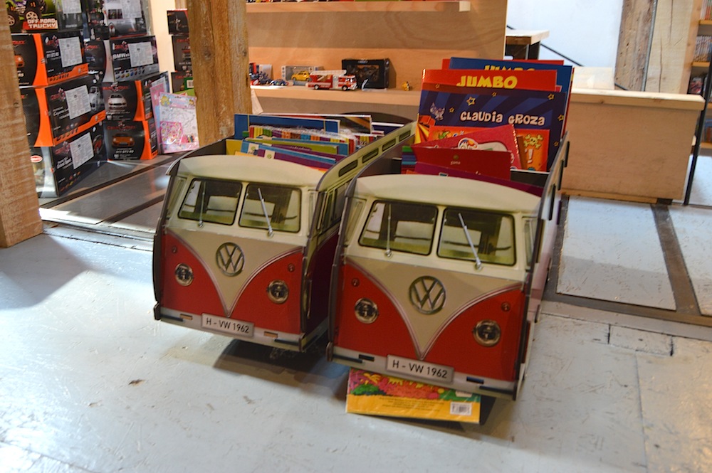 POIESIS/POLEMOS: Боряна Кацарска за поезията на Цочо Бояджиев