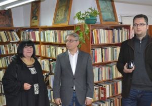 Мартин Иванов и Виктор Стоянов на посещение в Сливенската библиотека  Снимка: Архив