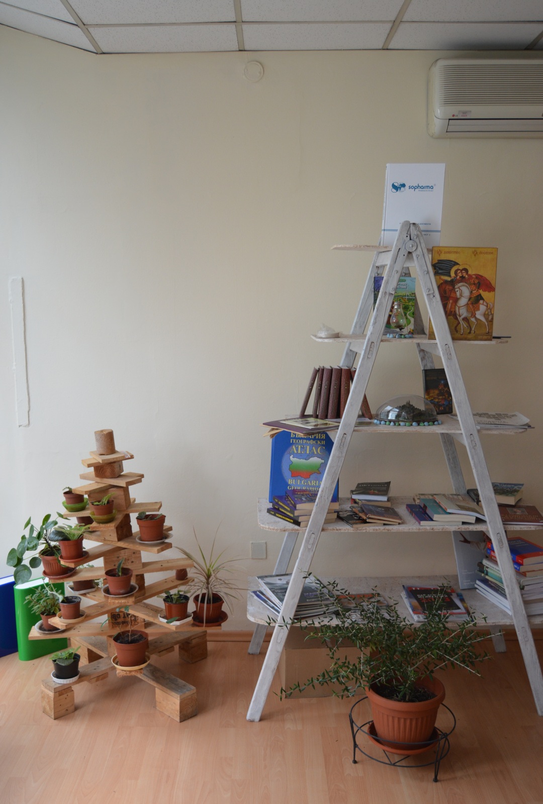 POIESIS/POLEMOS: Боряна Кацарска за поезията на Цочо Бояджиев