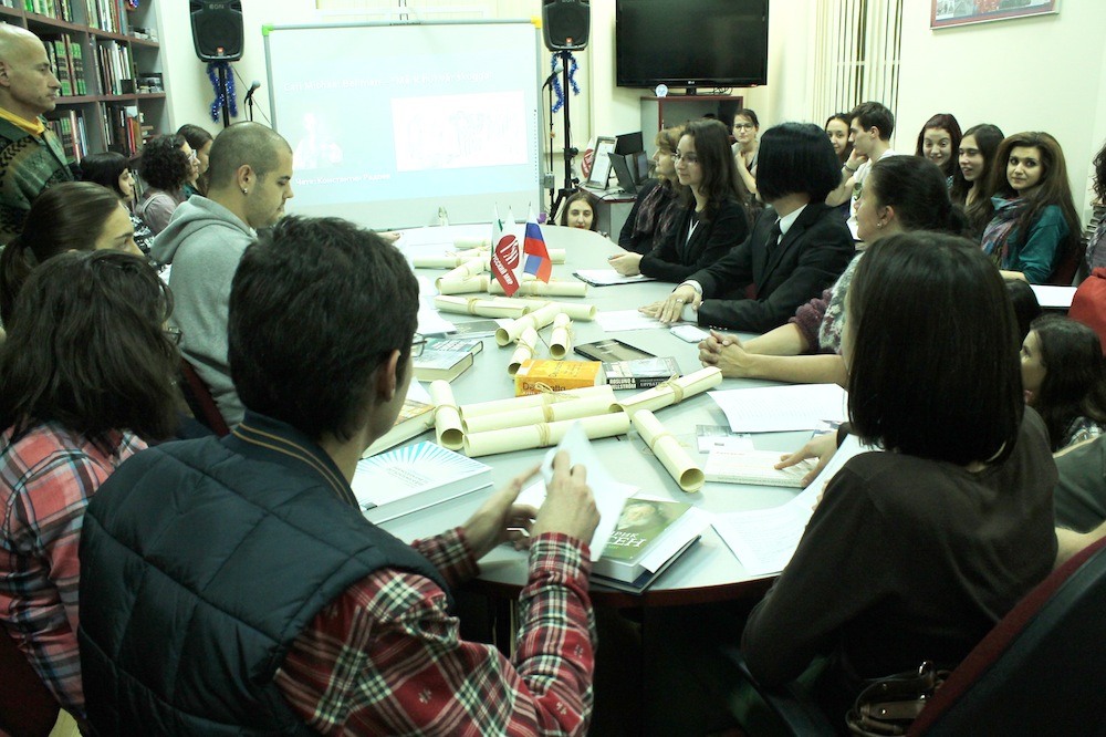 Среща-разговор с Роси Михова за новата ѝ книга "ТРИМА НАСАМЕ. Задочни разговори с Макс Фриш"