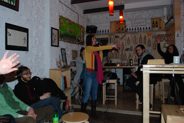 Среща-разговор с Роси Михова за новата ѝ книга "ТРИМА НАСАМЕ. Задочни разговори с Макс Фриш"