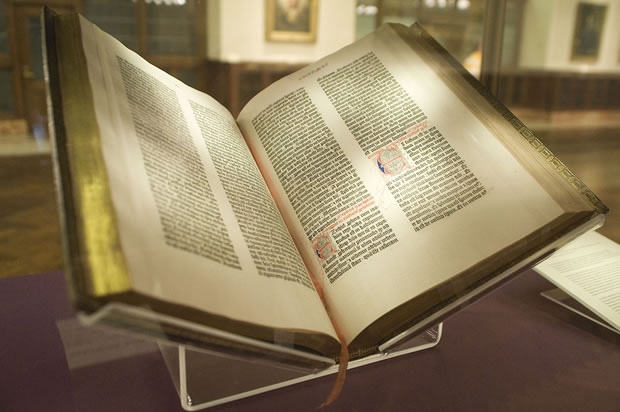 biblya na gutenberg v nyuyorkskata biblioteka