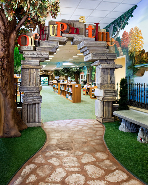 Среща-разговор с Роси Михова за новата ѝ книга "ТРИМА НАСАМЕ. Задочни разговори с Макс Фриш"