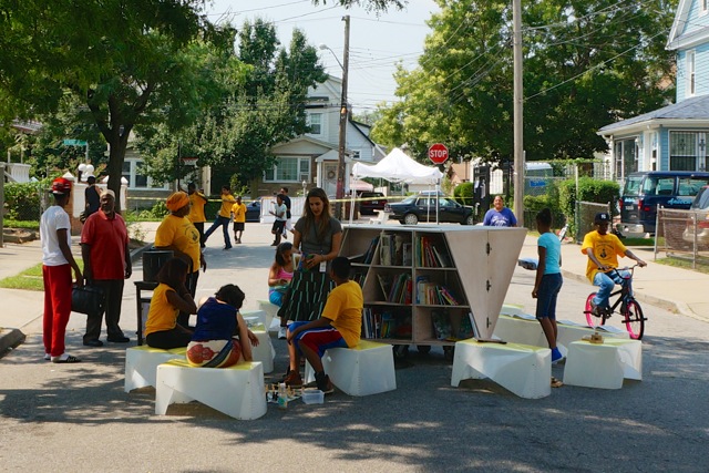 Среща-разговор с Роси Михова за новата ѝ книга "ТРИМА НАСАМЕ. Задочни разговори с Макс Фриш"