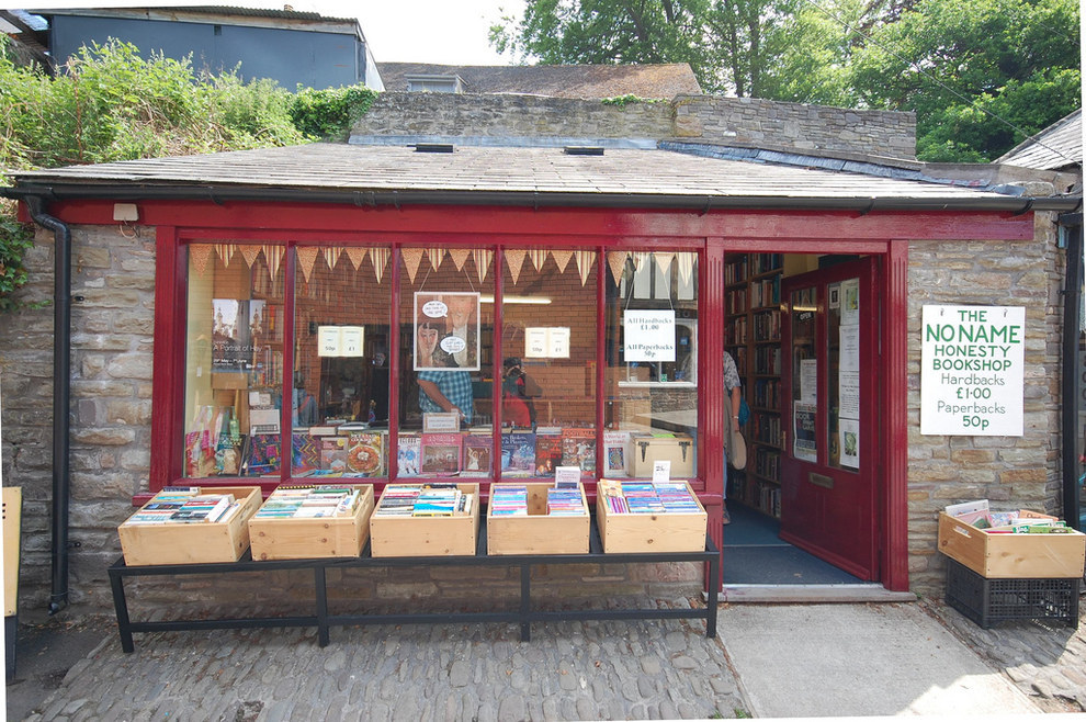 Среща-разговор с Роси Михова за новата ѝ книга "ТРИМА НАСАМЕ. Задочни разговори с Макс Фриш"