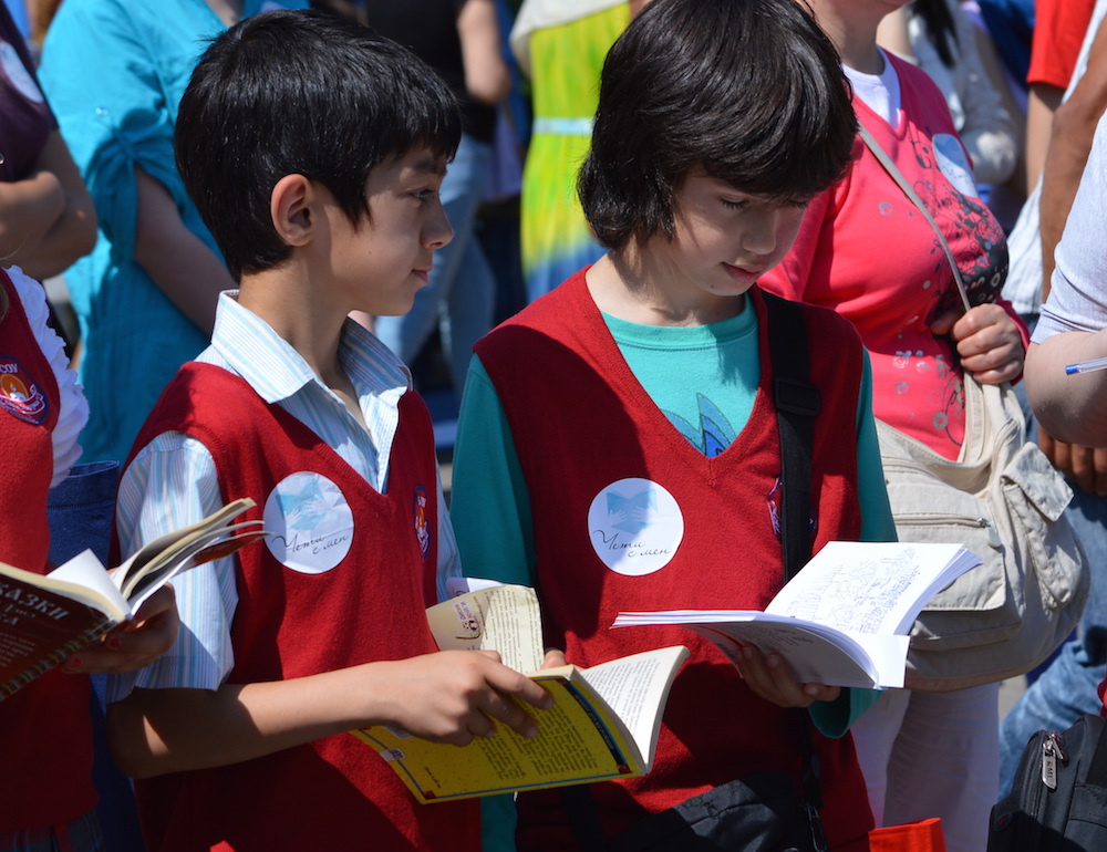 Среща-разговор с Роси Михова за новата ѝ книга "ТРИМА НАСАМЕ. Задочни разговори с Макс Фриш"