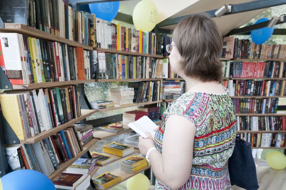 Среща-разговор с Роси Михова за новата ѝ книга "ТРИМА НАСАМЕ. Задочни разговори с Макс Фриш"