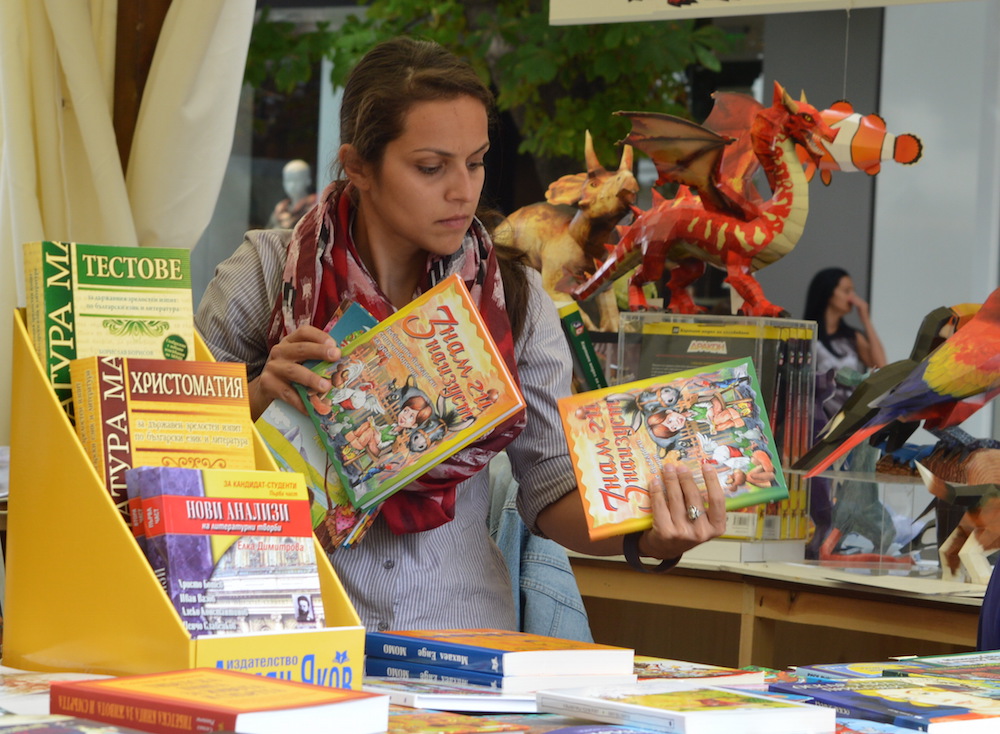 Среща-разговор с Роси Михова за новата ѝ книга "ТРИМА НАСАМЕ. Задочни разговори с Макс Фриш"