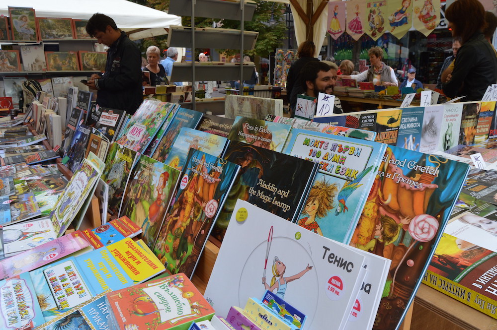 Среща-разговор с Роси Михова за новата ѝ книга "ТРИМА НАСАМЕ. Задочни разговори с Макс Фриш"