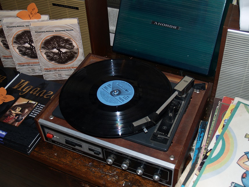 POIESIS/POLEMOS: Боряна Кацарска за поезията на Цочо Бояджиев