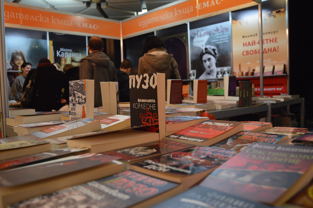 Среща-разговор с Роси Михова за новата ѝ книга "ТРИМА НАСАМЕ. Задочни разговори с Макс Фриш"