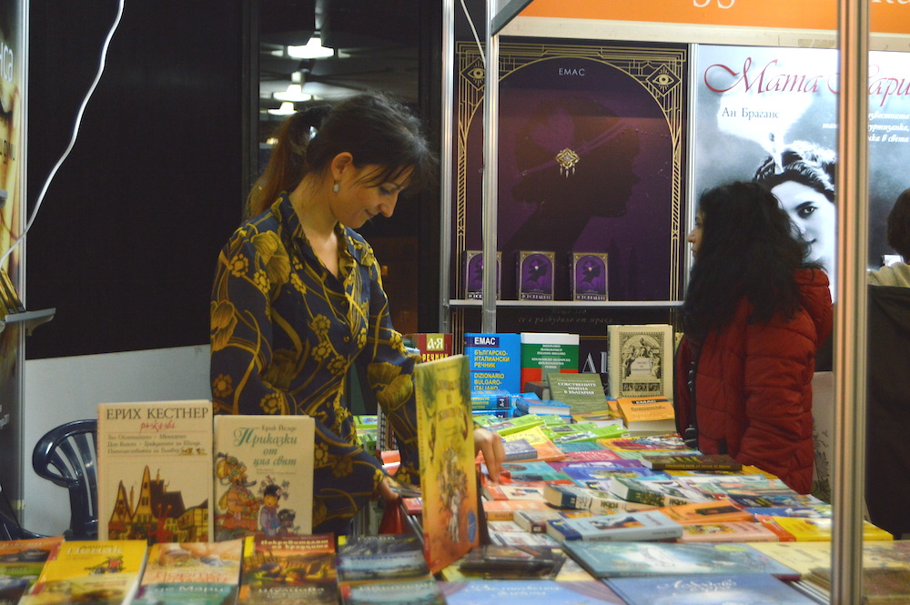 Среща-разговор с Роси Михова за новата ѝ книга "ТРИМА НАСАМЕ. Задочни разговори с Макс Фриш"