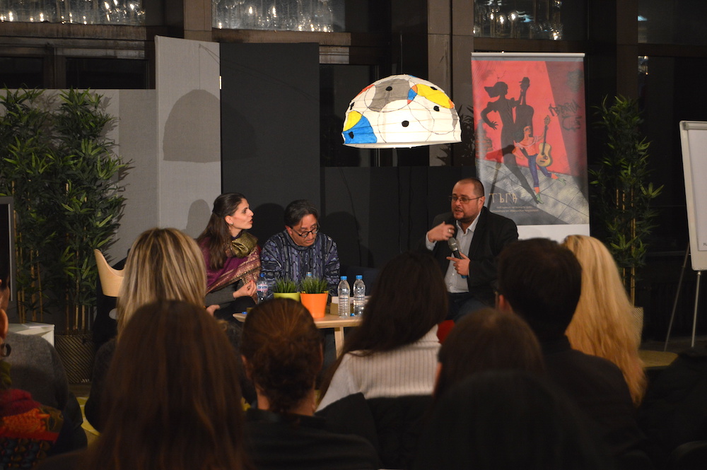 Среща-разговор с Роси Михова за новата ѝ книга "ТРИМА НАСАМЕ. Задочни разговори с Макс Фриш"