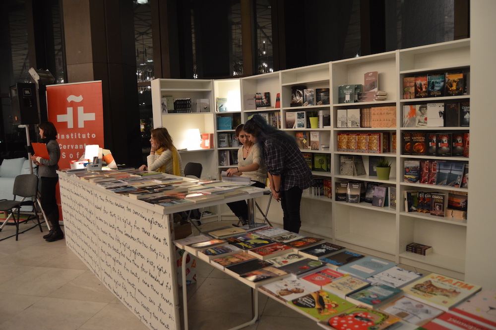 Среща-разговор с Роси Михова за новата ѝ книга "ТРИМА НАСАМЕ. Задочни разговори с Макс Фриш"