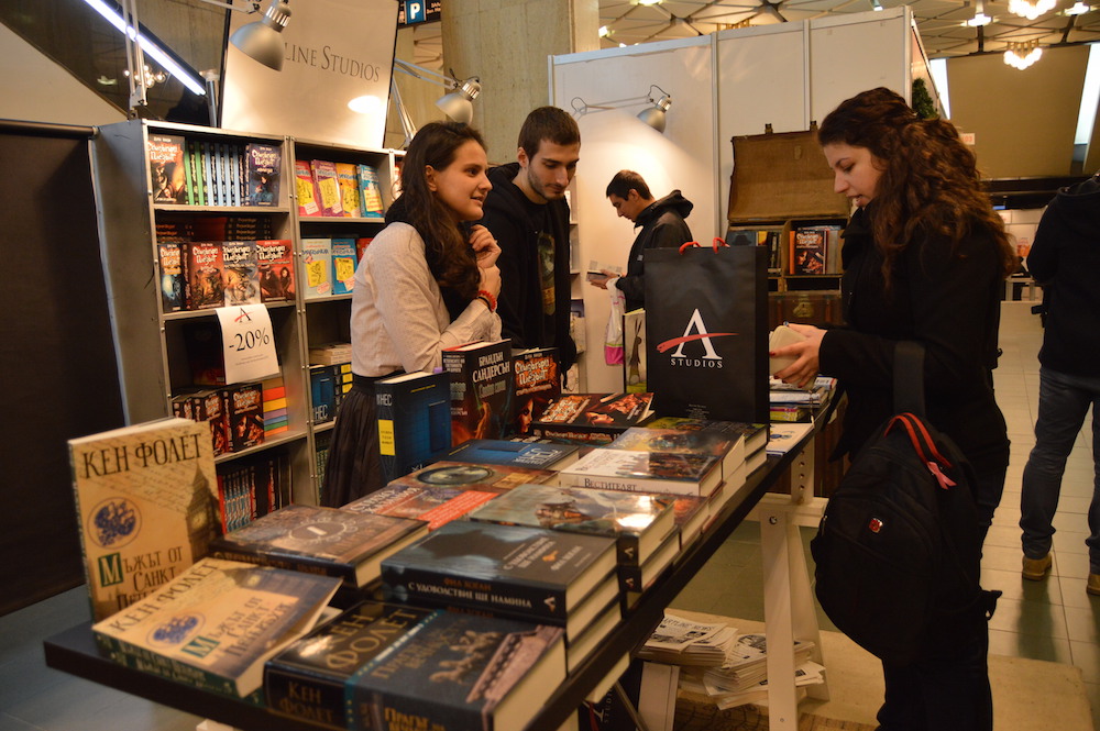 Среща-разговор с Роси Михова за новата ѝ книга "ТРИМА НАСАМЕ. Задочни разговори с Макс Фриш"