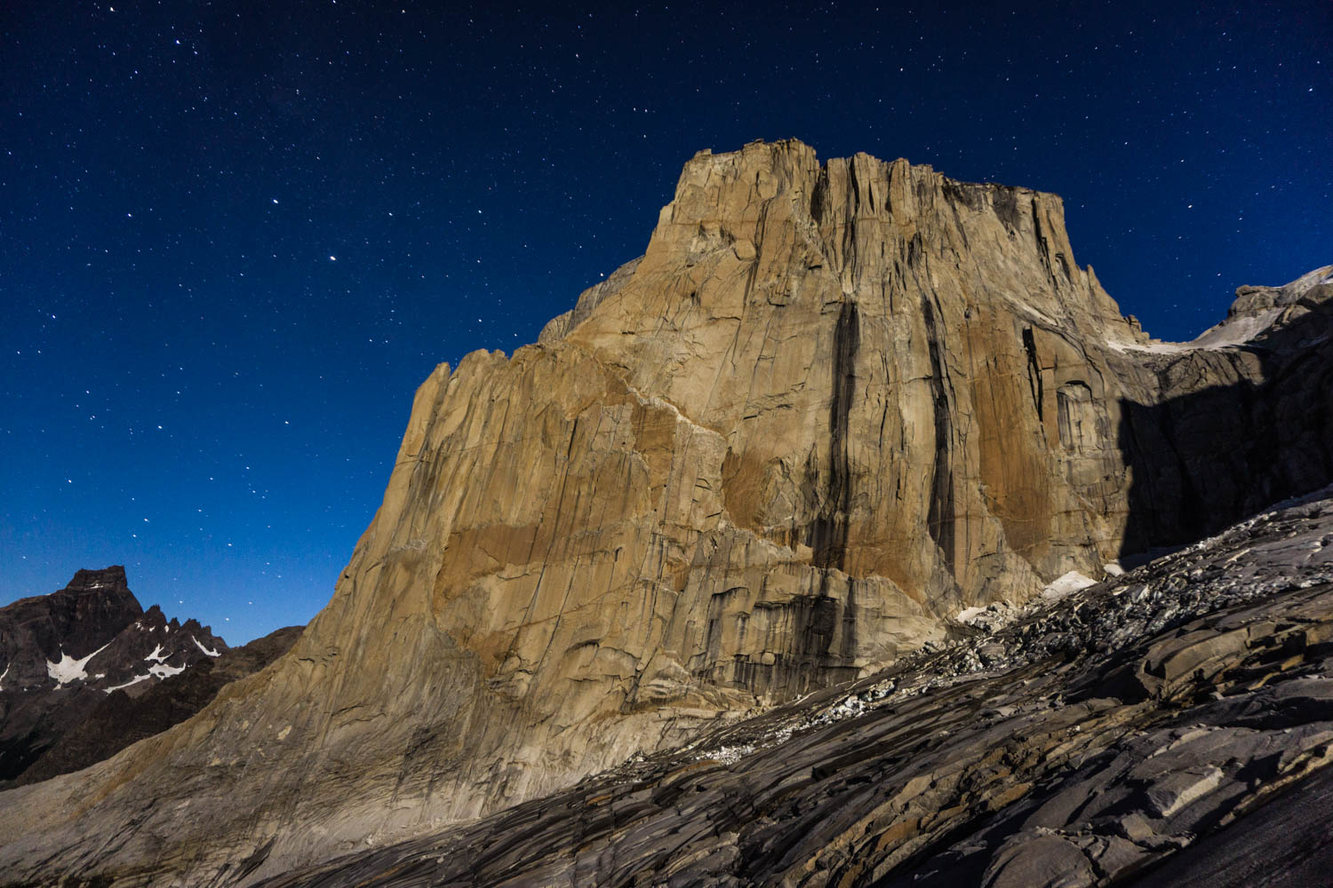 Среща-разговор с Роси Михова за новата ѝ книга "ТРИМА НАСАМЕ. Задочни разговори с Макс Фриш"