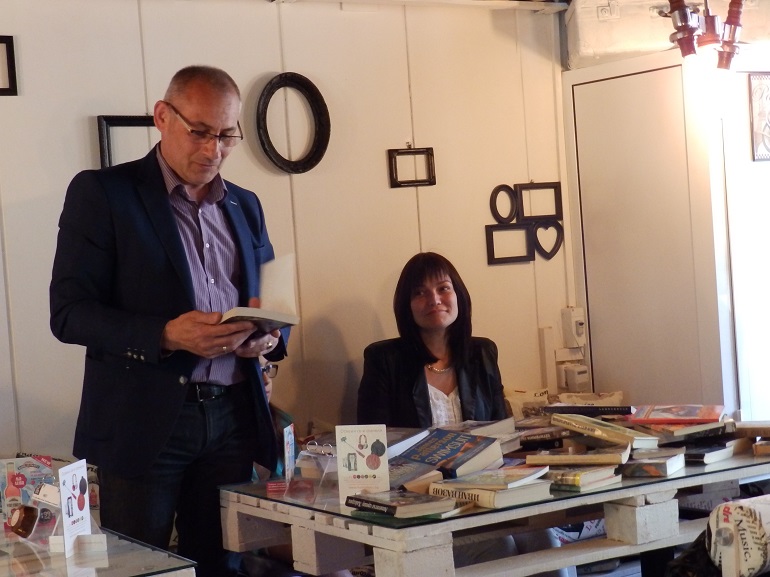 Среща-разговор с Роси Михова за новата ѝ книга "ТРИМА НАСАМЕ. Задочни разговори с Макс Фриш"