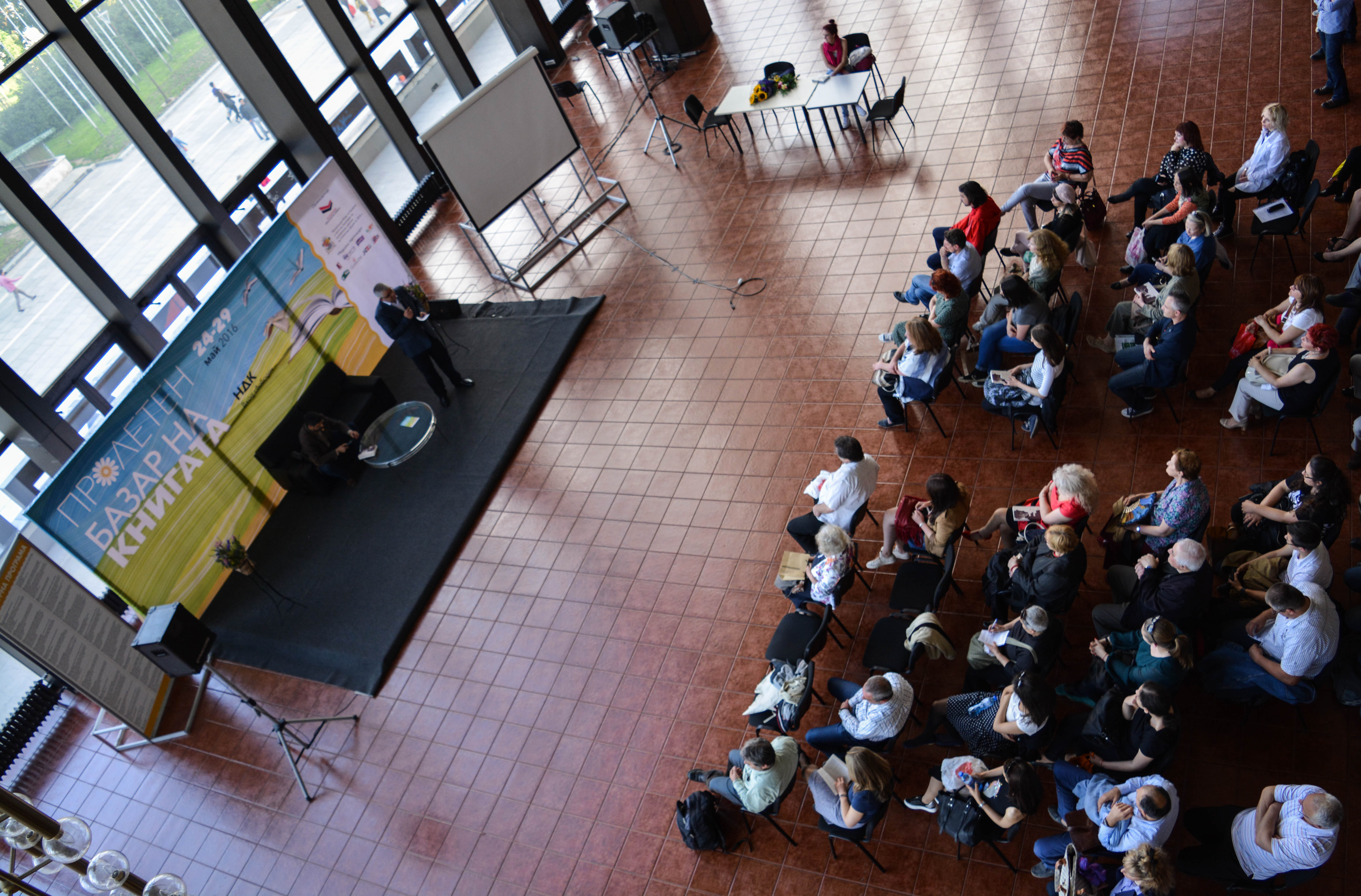 Среща-разговор с Роси Михова за новата ѝ книга "ТРИМА НАСАМЕ. Задочни разговори с Макс Фриш"