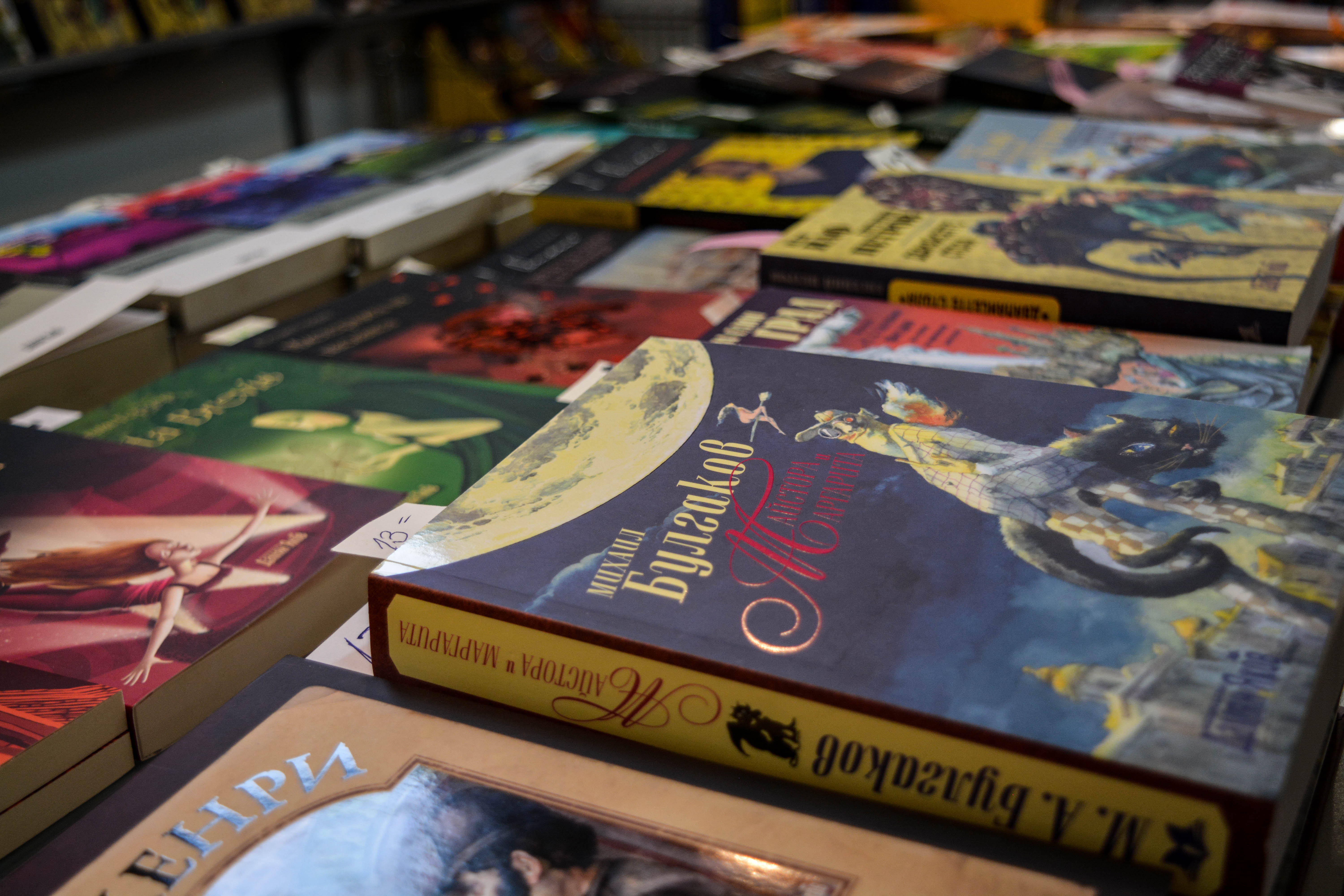 Среща-разговор с Роси Михова за новата ѝ книга "ТРИМА НАСАМЕ. Задочни разговори с Макс Фриш"