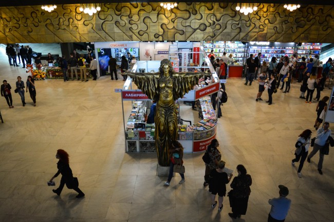 Среща-разговор с Роси Михова за новата ѝ книга "ТРИМА НАСАМЕ. Задочни разговори с Макс Фриш"