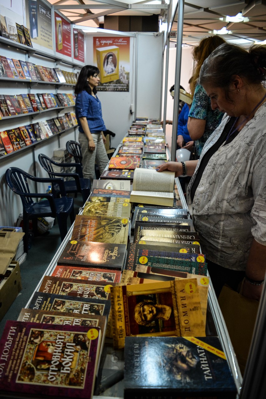 Среща-разговор с Роси Михова за новата ѝ книга "ТРИМА НАСАМЕ. Задочни разговори с Макс Фриш"