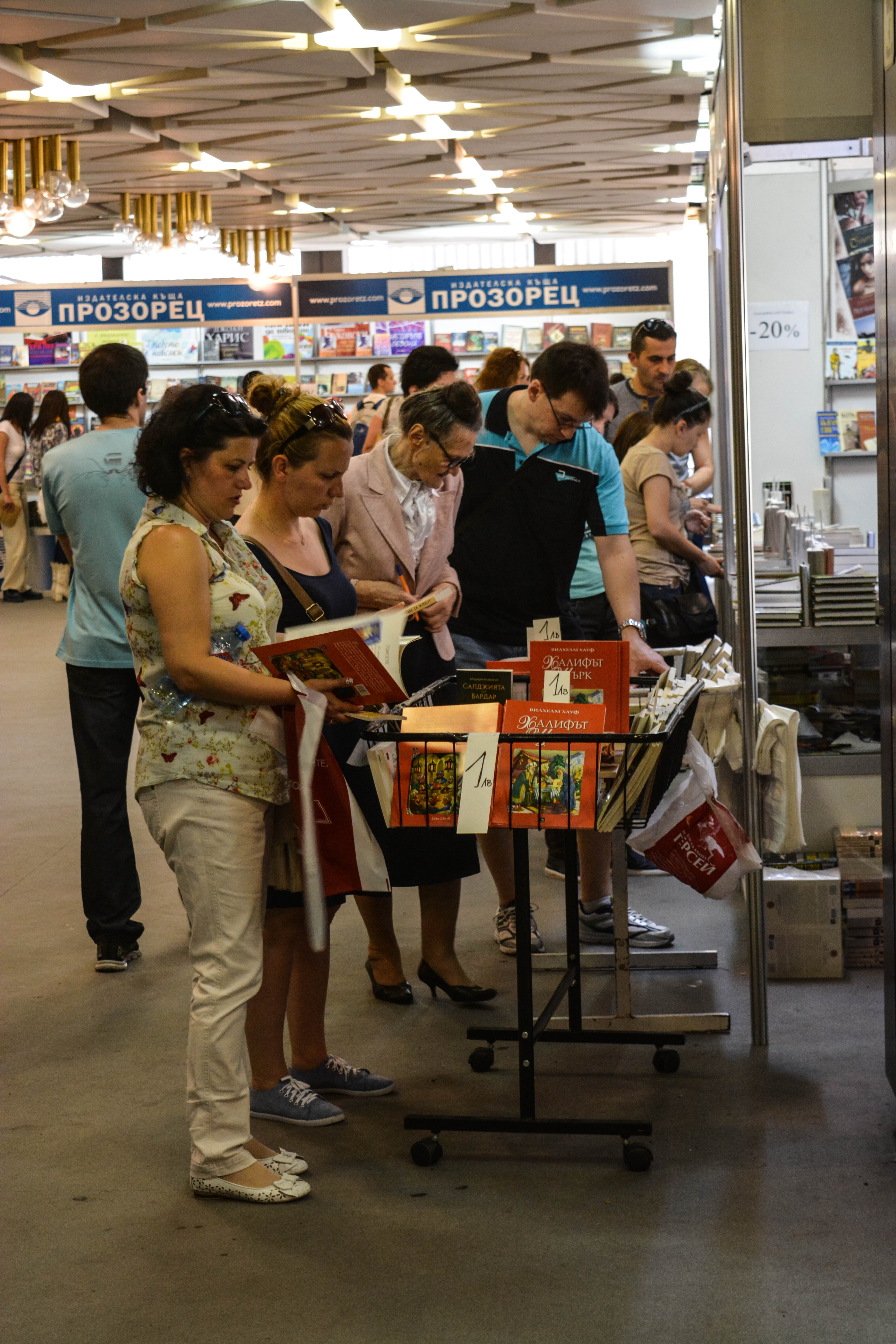 Среща-разговор с Роси Михова за новата ѝ книга "ТРИМА НАСАМЕ. Задочни разговори с Макс Фриш"