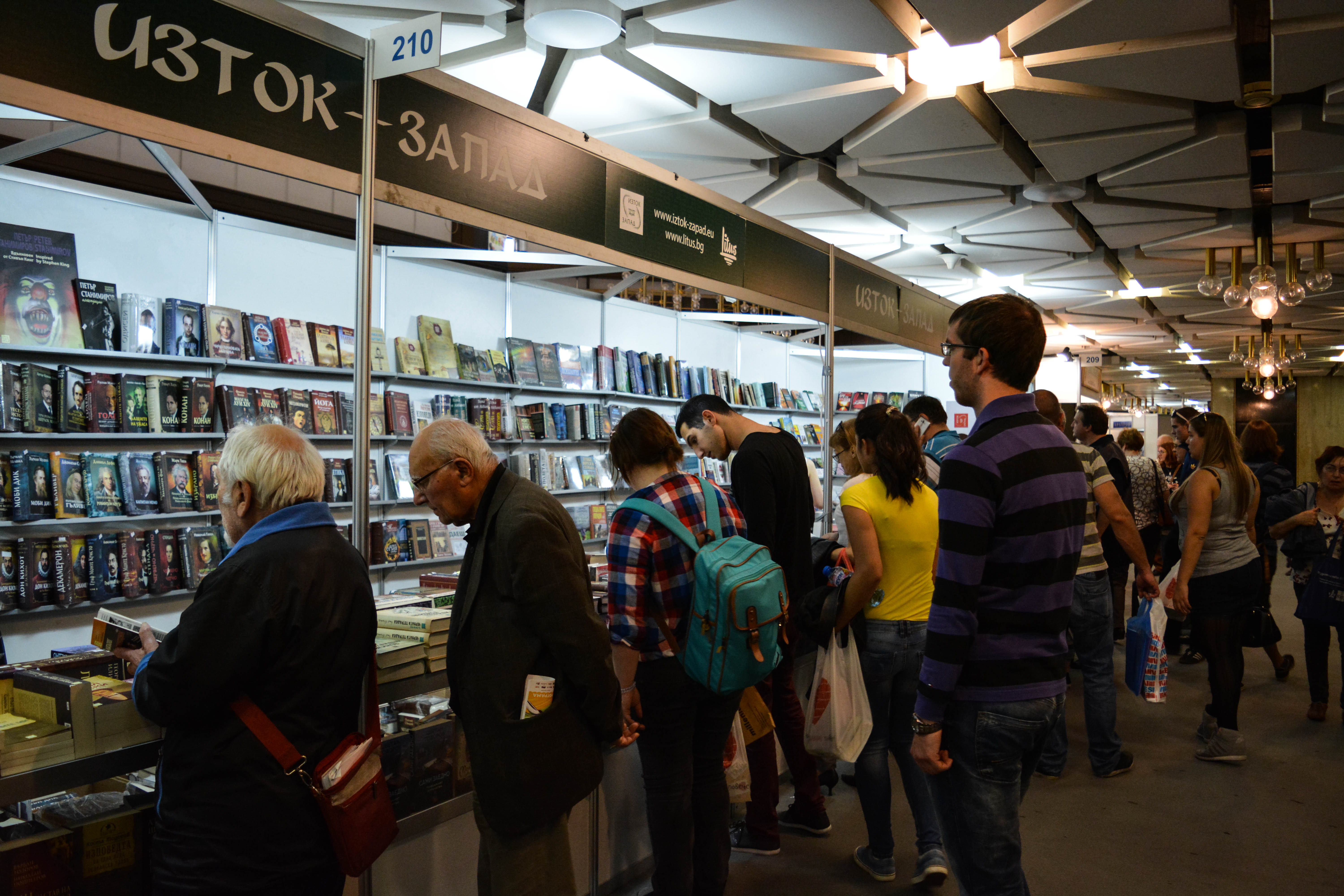 Среща-разговор с Роси Михова за новата ѝ книга "ТРИМА НАСАМЕ. Задочни разговори с Макс Фриш"