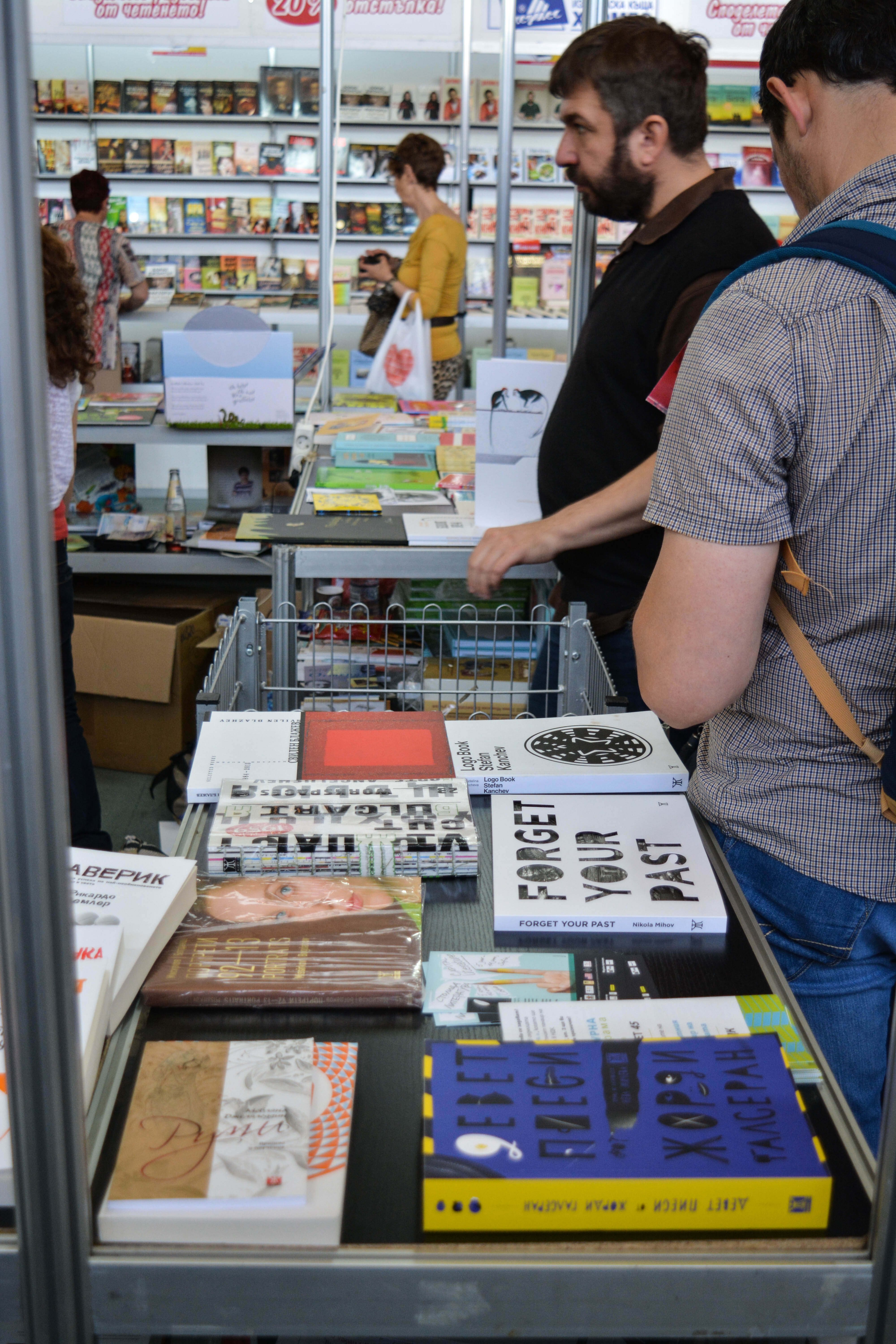 Среща-разговор с Роси Михова за новата ѝ книга "ТРИМА НАСАМЕ. Задочни разговори с Макс Фриш"