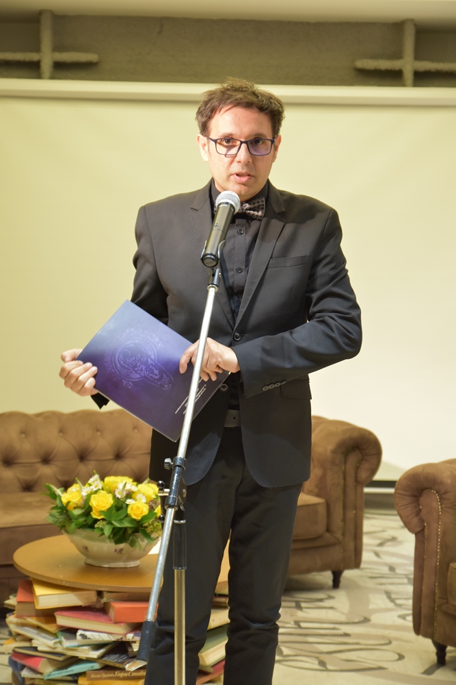 Среща-разговор с Роси Михова за новата ѝ книга "ТРИМА НАСАМЕ. Задочни разговори с Макс Фриш"