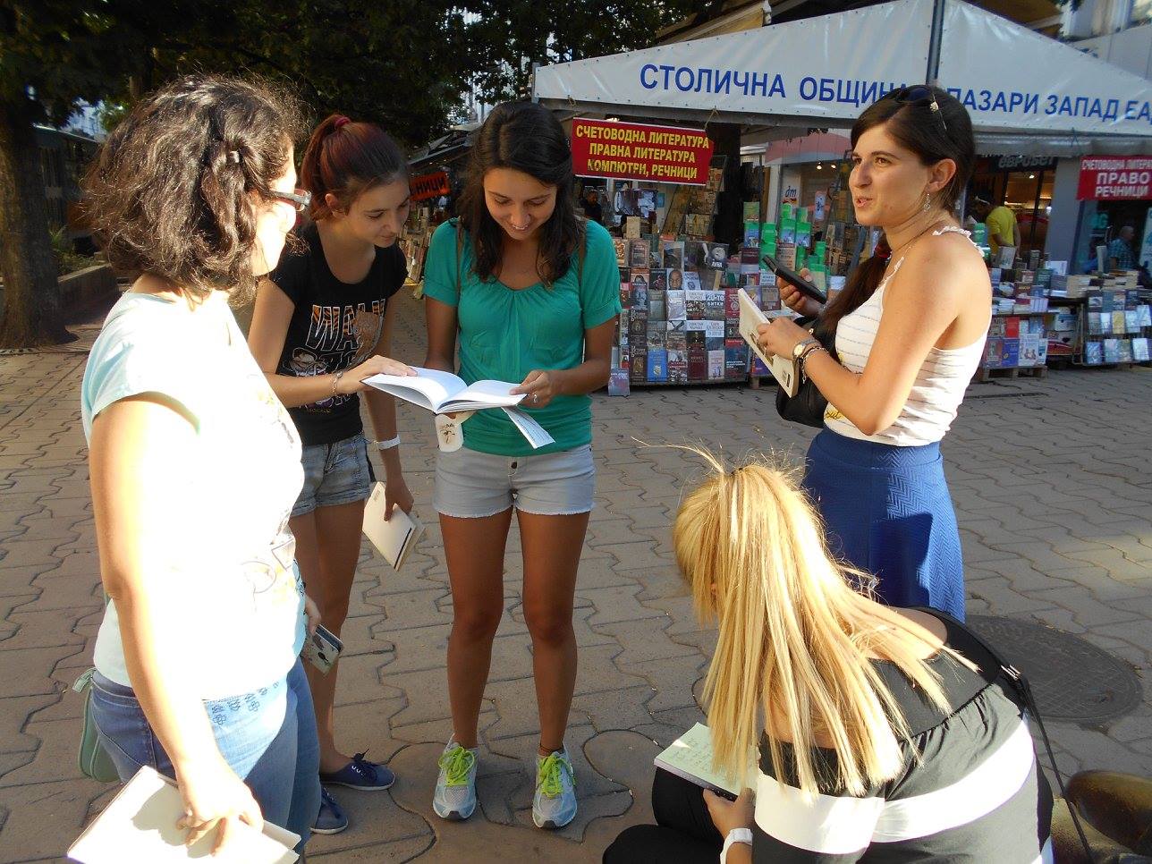 Среща-разговор с Роси Михова за новата ѝ книга "ТРИМА НАСАМЕ. Задочни разговори с Макс Фриш"