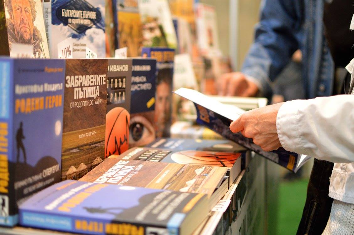 Среща-разговор с Роси Михова за новата ѝ книга "ТРИМА НАСАМЕ. Задочни разговори с Макс Фриш"