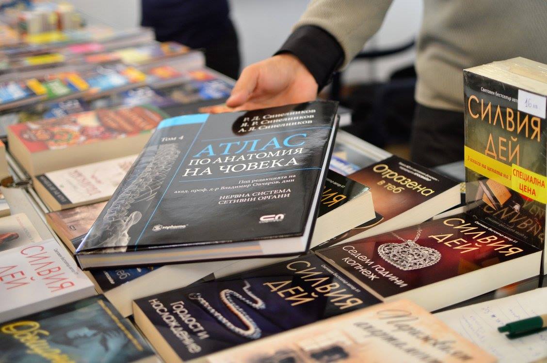 Среща-разговор с Роси Михова за новата ѝ книга "ТРИМА НАСАМЕ. Задочни разговори с Макс Фриш"