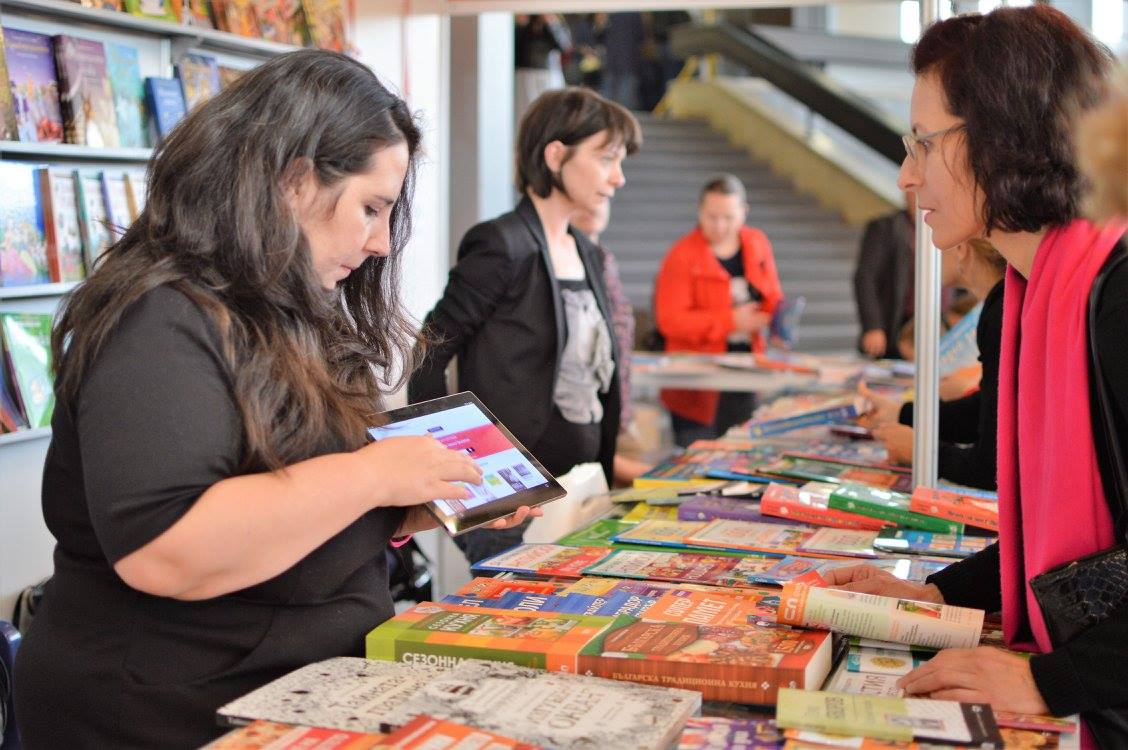 Среща-разговор с Роси Михова за новата ѝ книга "ТРИМА НАСАМЕ. Задочни разговори с Макс Фриш"