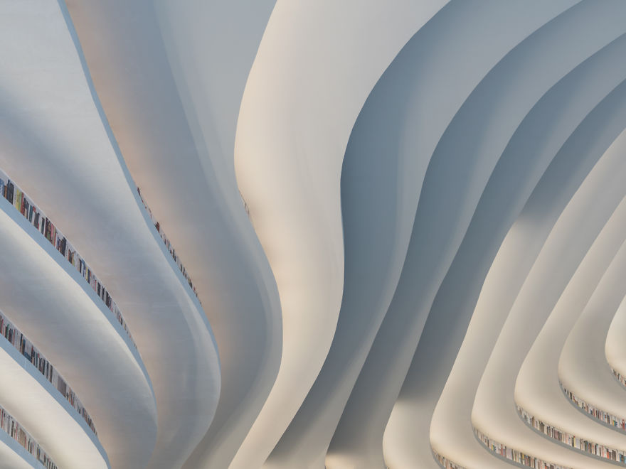 Среща-разговор с Роси Михова за новата ѝ книга "ТРИМА НАСАМЕ. Задочни разговори с Макс Фриш"