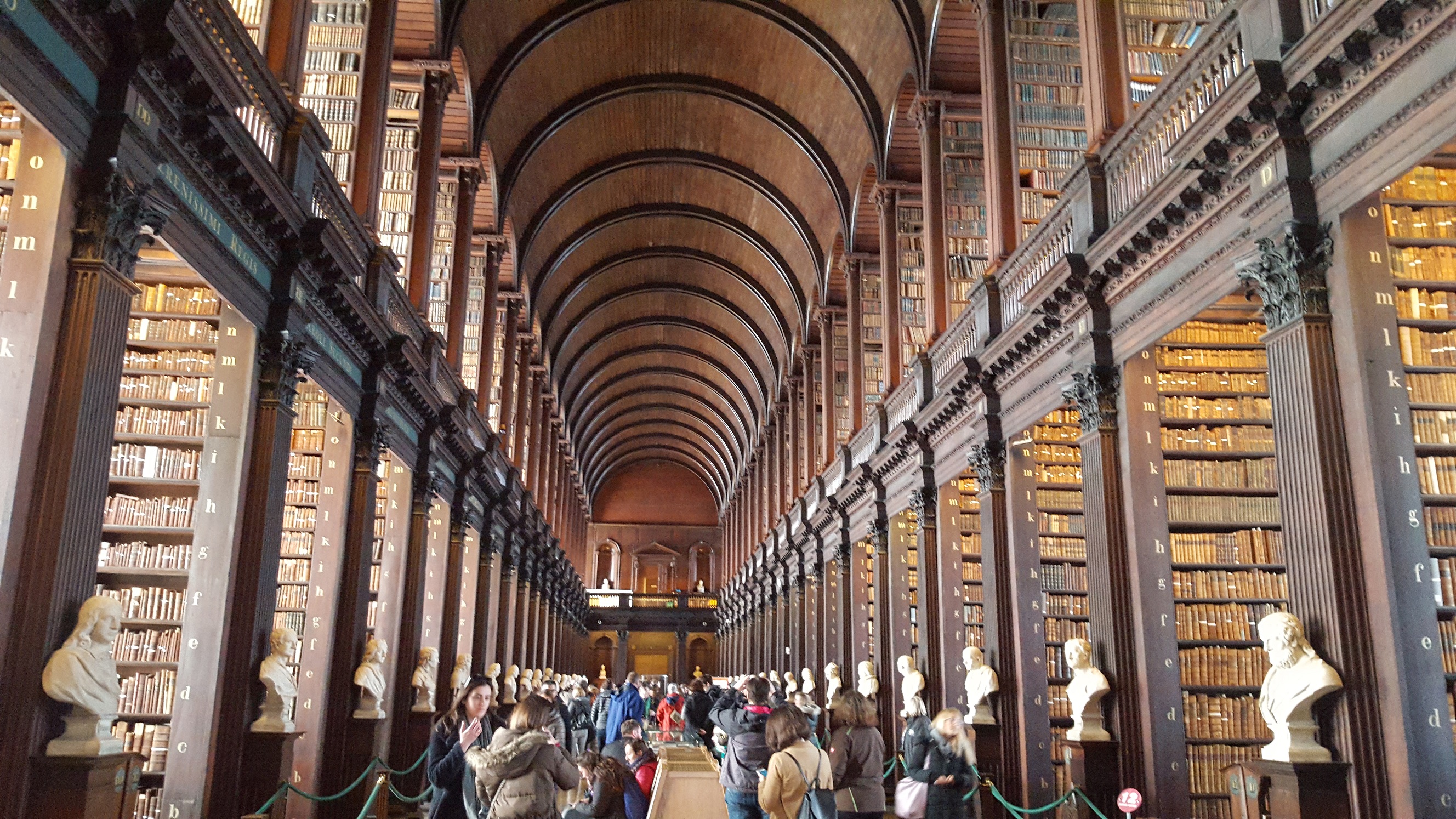 Среща-разговор с Роси Михова за новата ѝ книга "ТРИМА НАСАМЕ. Задочни разговори с Макс Фриш"