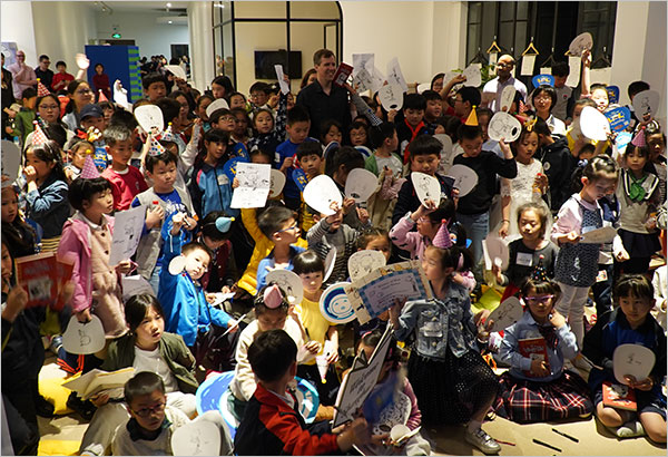 Среща-разговор с Роси Михова за новата ѝ книга "ТРИМА НАСАМЕ. Задочни разговори с Макс Фриш"