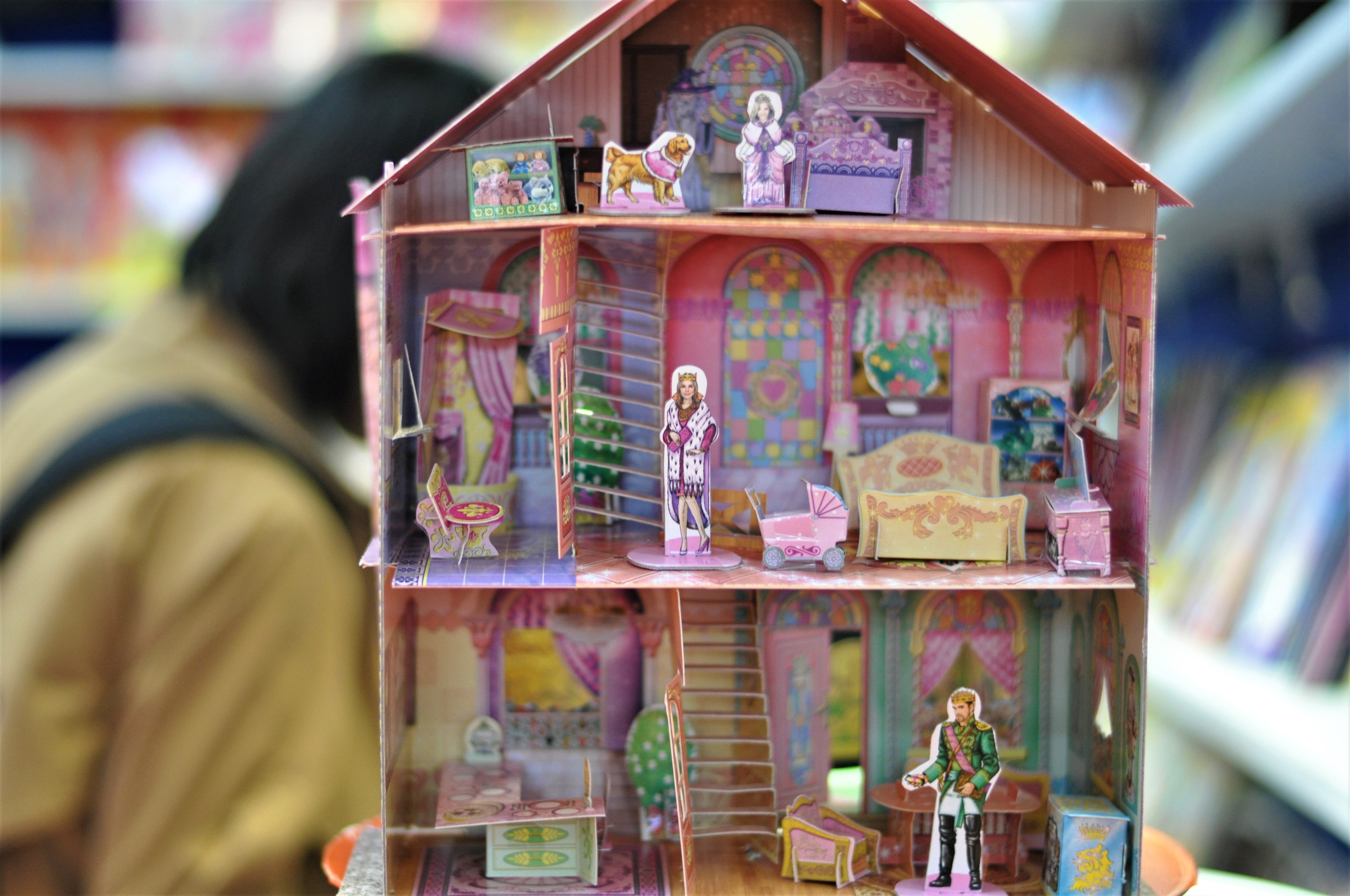 Среща-разговор с Роси Михова за новата ѝ книга "ТРИМА НАСАМЕ. Задочни разговори с Макс Фриш"