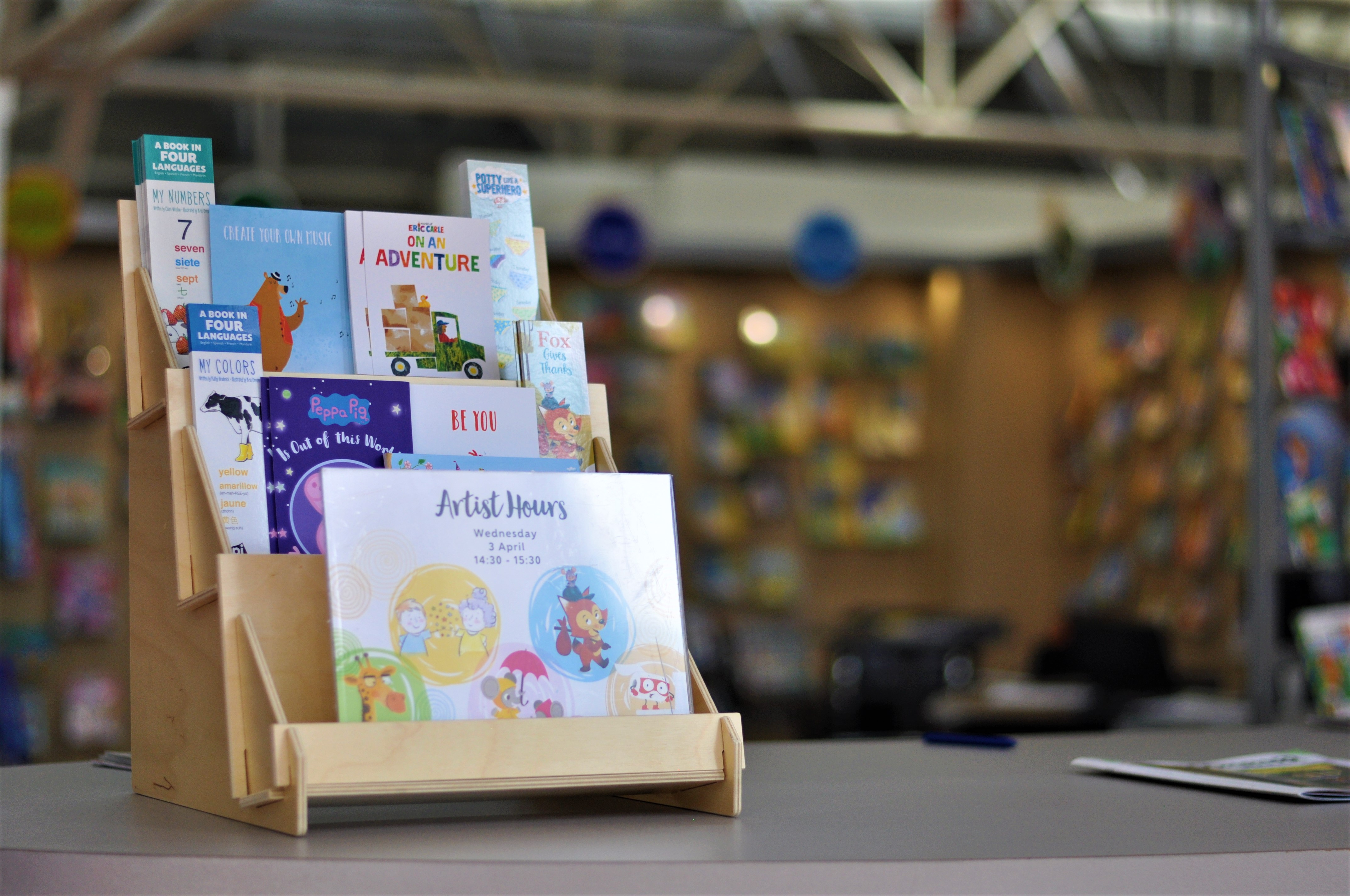 Среща-разговор с Роси Михова за новата ѝ книга "ТРИМА НАСАМЕ. Задочни разговори с Макс Фриш"