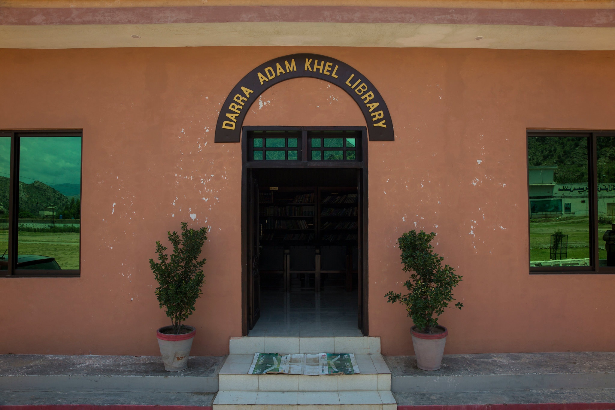 Среща-разговор с Роси Михова за новата ѝ книга "ТРИМА НАСАМЕ. Задочни разговори с Макс Фриш"