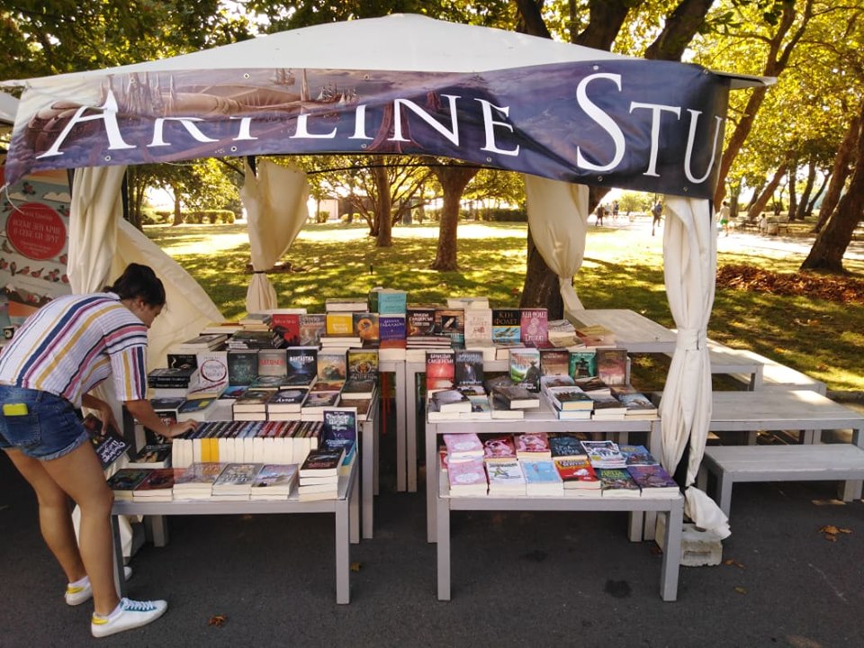 Среща-разговор с Роси Михова за новата ѝ книга "ТРИМА НАСАМЕ. Задочни разговори с Макс Фриш"