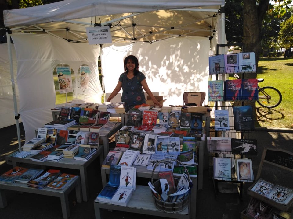 Среща-разговор с Роси Михова за новата ѝ книга "ТРИМА НАСАМЕ. Задочни разговори с Макс Фриш"